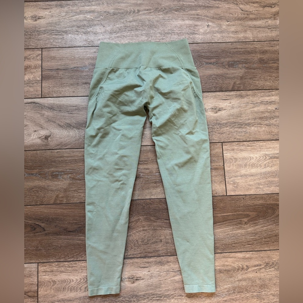 High Waisted Scrunch Leggings - Picture 3 of 5